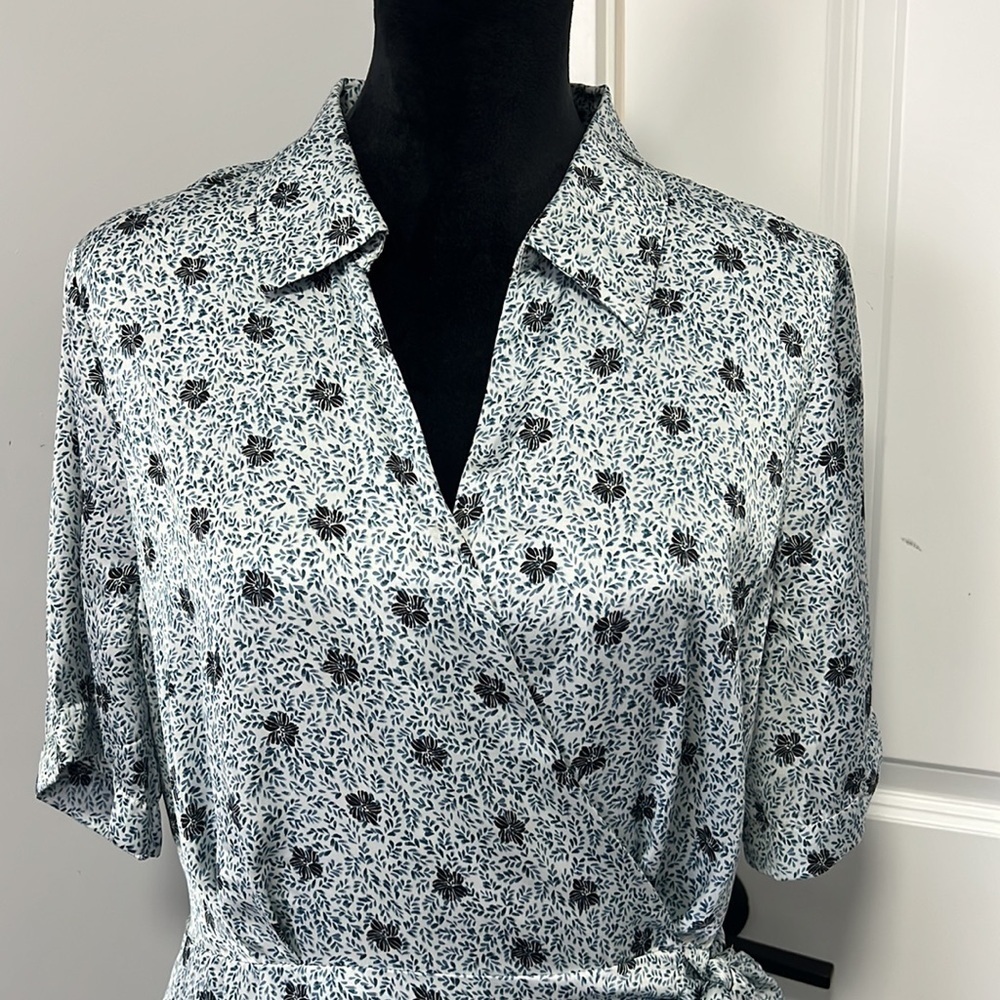 Vince Camuto Light Blue Leaf Print Elbow Length Sleeves Wrap Maxi Dress Large - Picture 4 of 10